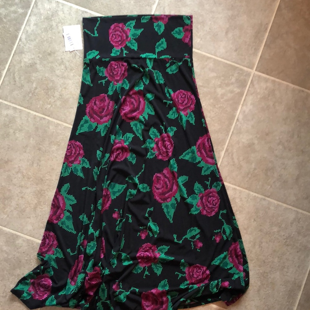 BNWT Lularoe Maxi. Medium.